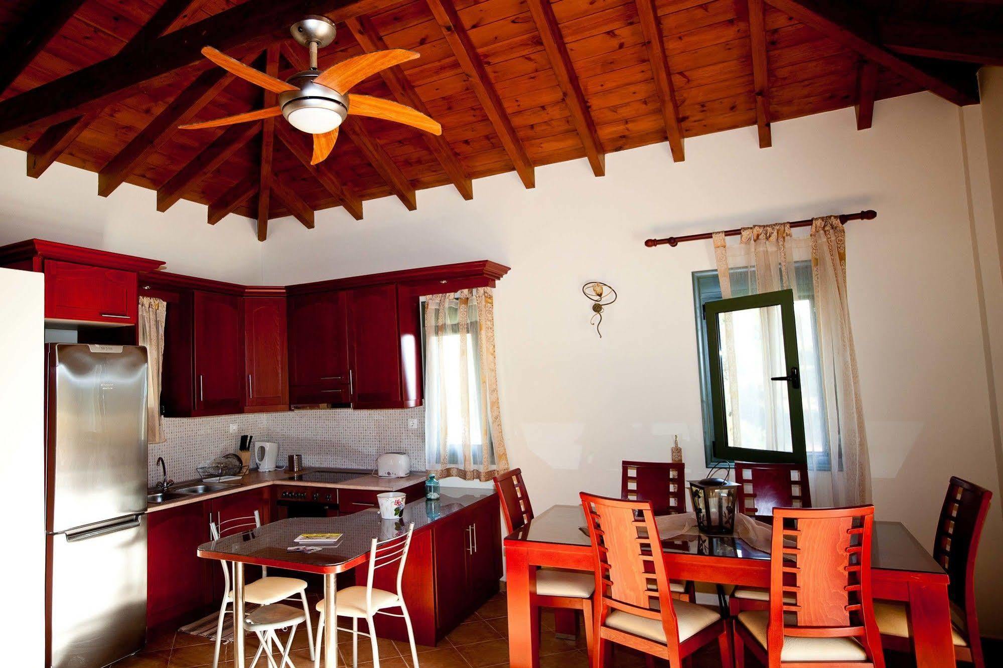 Holiday home Aselinos